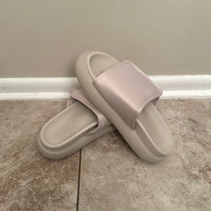 Rarely worn H&M platform slip on shoes !!